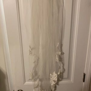 White Luxurious Tulle With Lace Wedding Veil